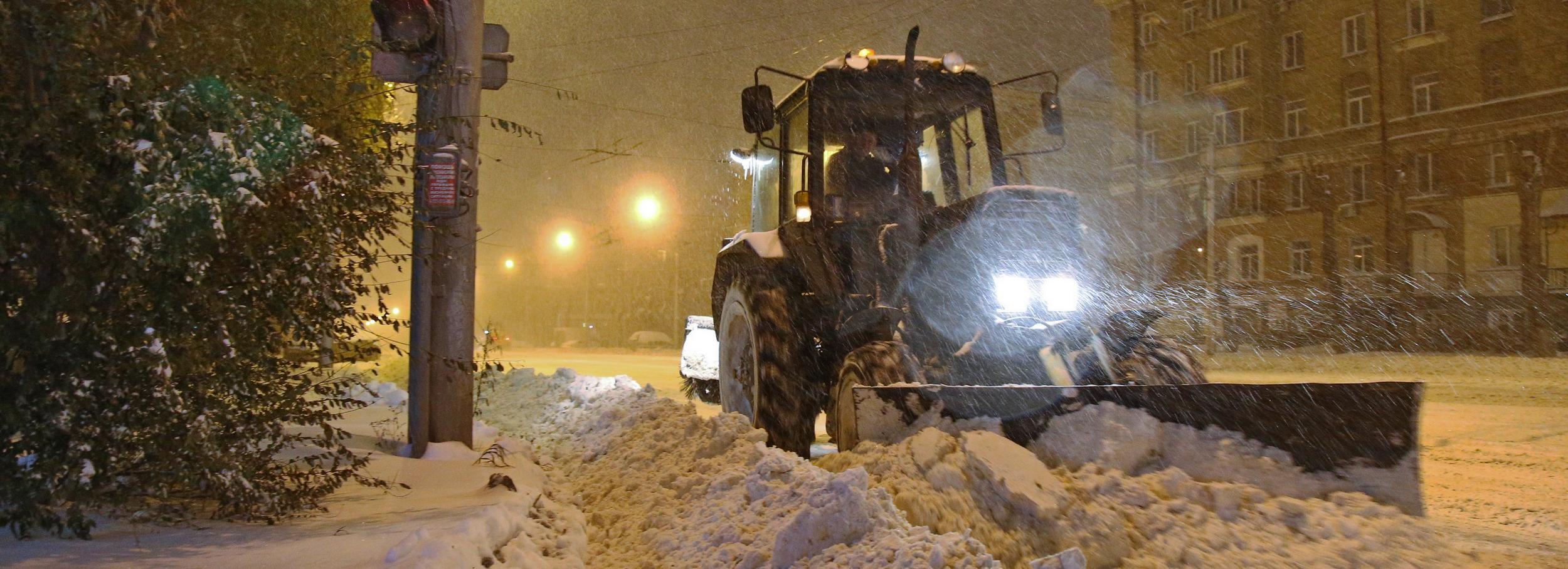 Где будут убирать снег с 10 до 12 декабря в Новосибирске — список улиц