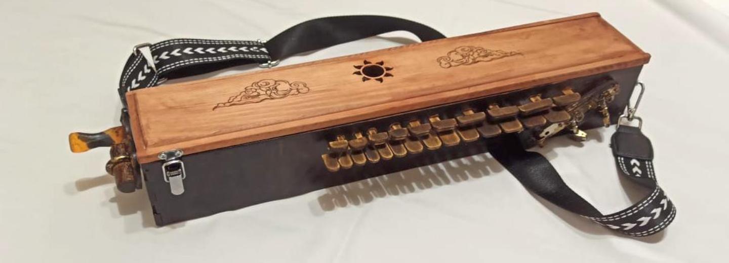 Средневековую колёсную лиру по современной технологии сделал студент НГТУ