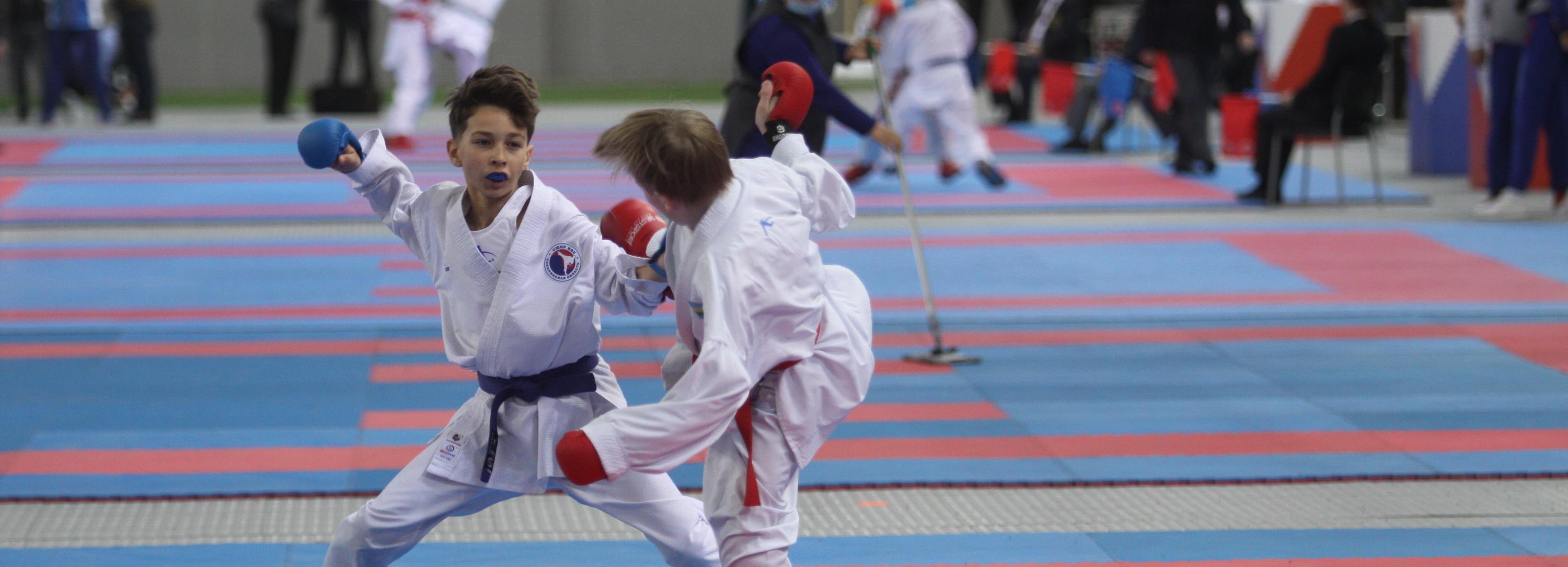 Почти 100 медалей завоевали новосибирские каратисты на «Кубке успеха»