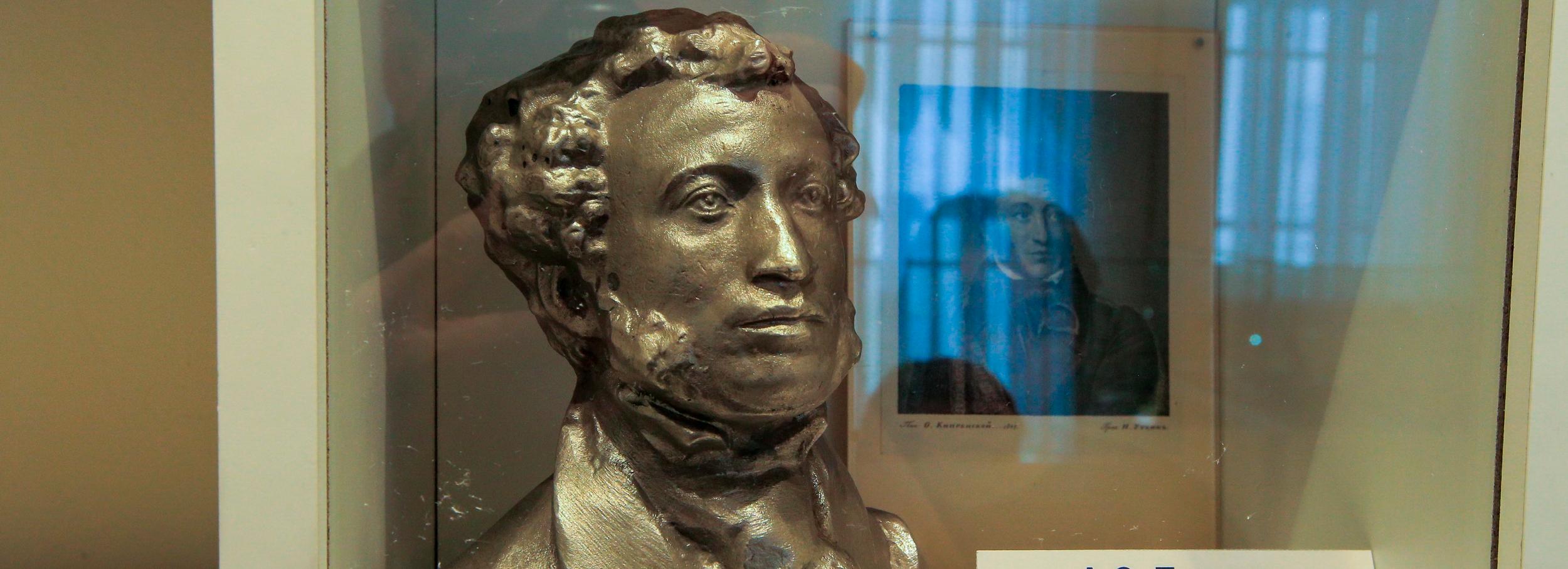 Афиша выходных: эксперименты с Пушкиным, театр шутов и редкие птицы