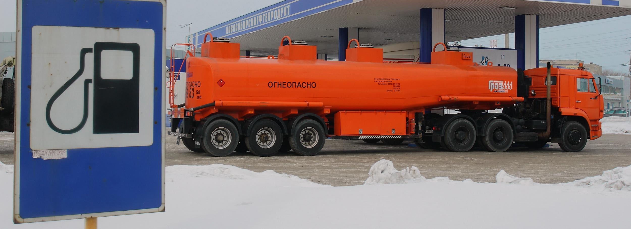 1084 литра бензина может купить новосибирец на среднюю зарплату