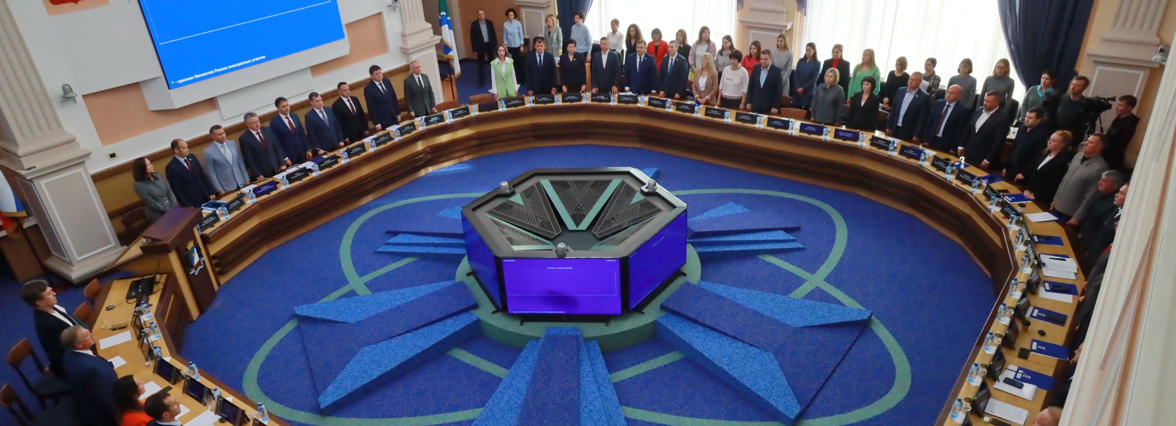 Стало известно, кто заменит депутатов Атякшева и Колпакова на округах