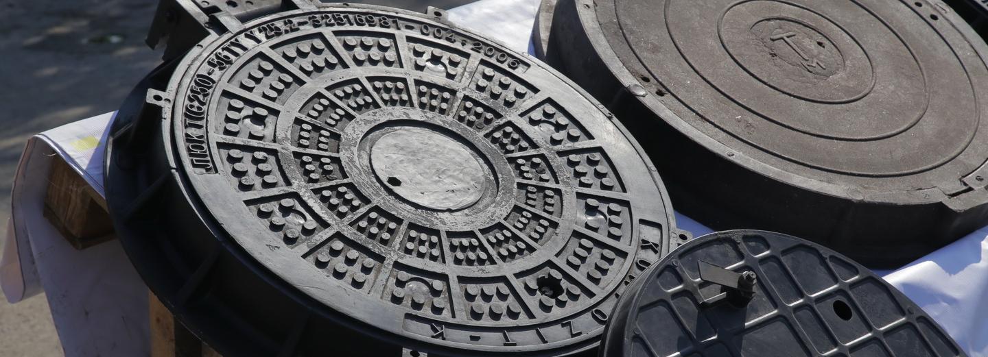 Новосибирцы наворовали люков на полтора миллиона рублей