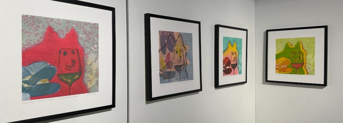 Популярные мемы превратили в арт-объекты в галерее на улице Ленина