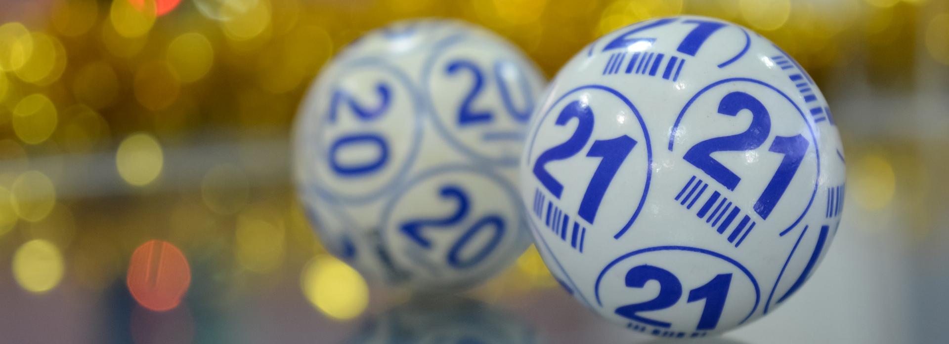 Участник шоу «Танцы» из Новосибирска помог бабушке выиграть коттедж