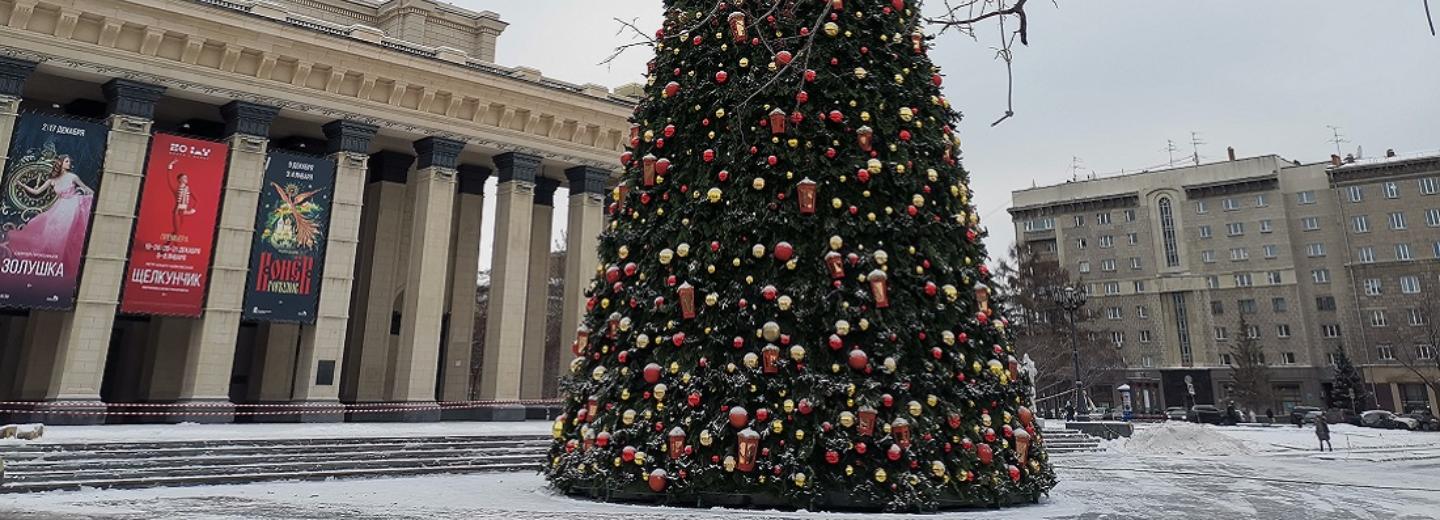 И вот она нарядная: на площади Ленина собрали главную ёлку Новосибирска