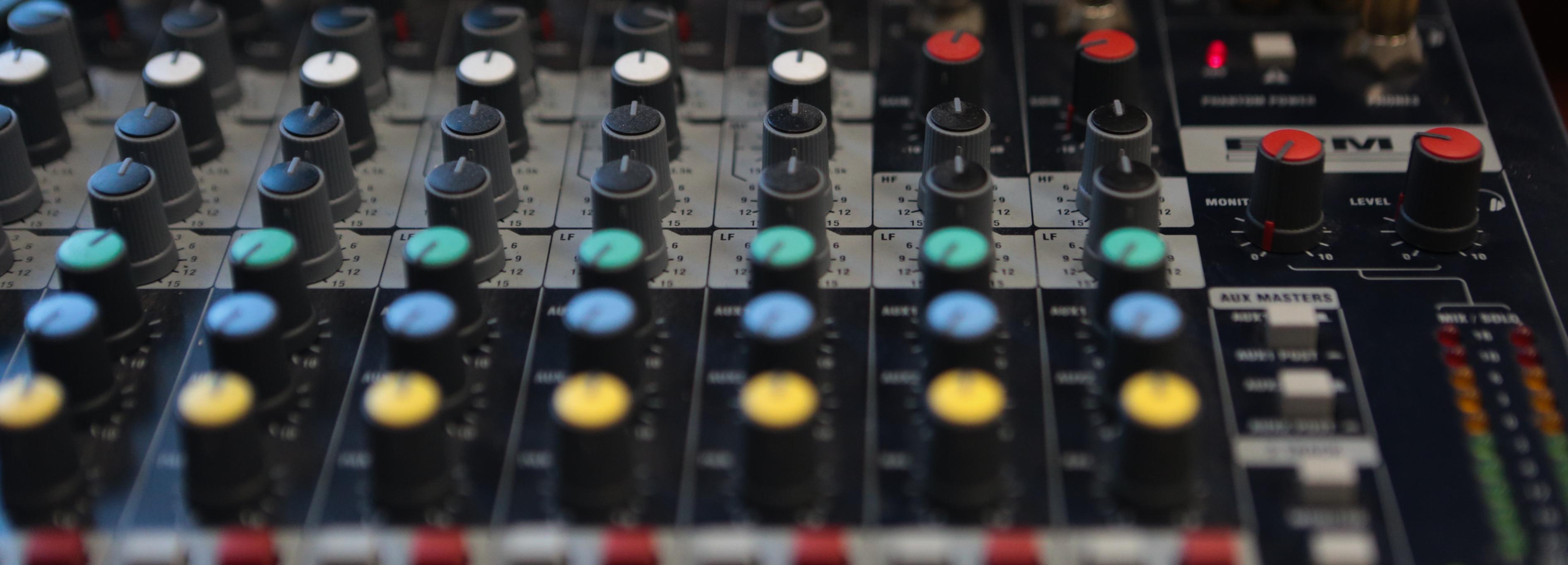 Джанго и Сергей Бобунец бесплатно выступят перед новосибирцами