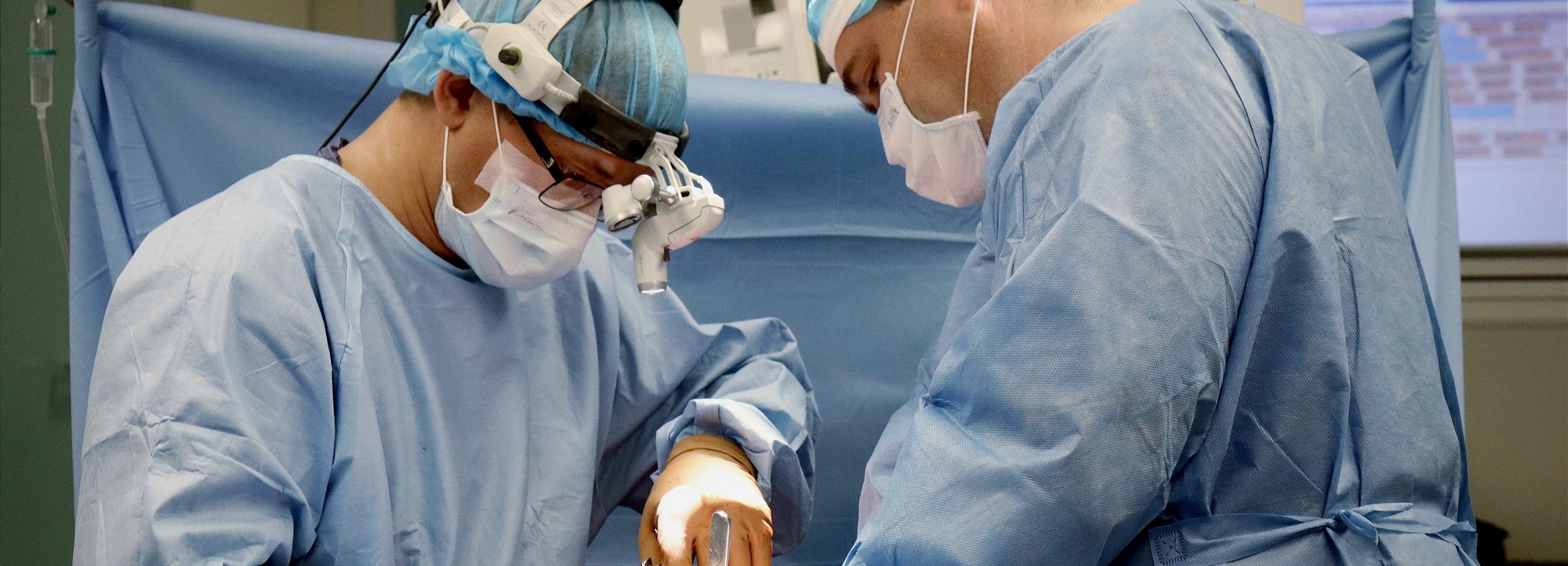 Легендарного тренера по греко-римской борьбе прооперировали в НИИТО