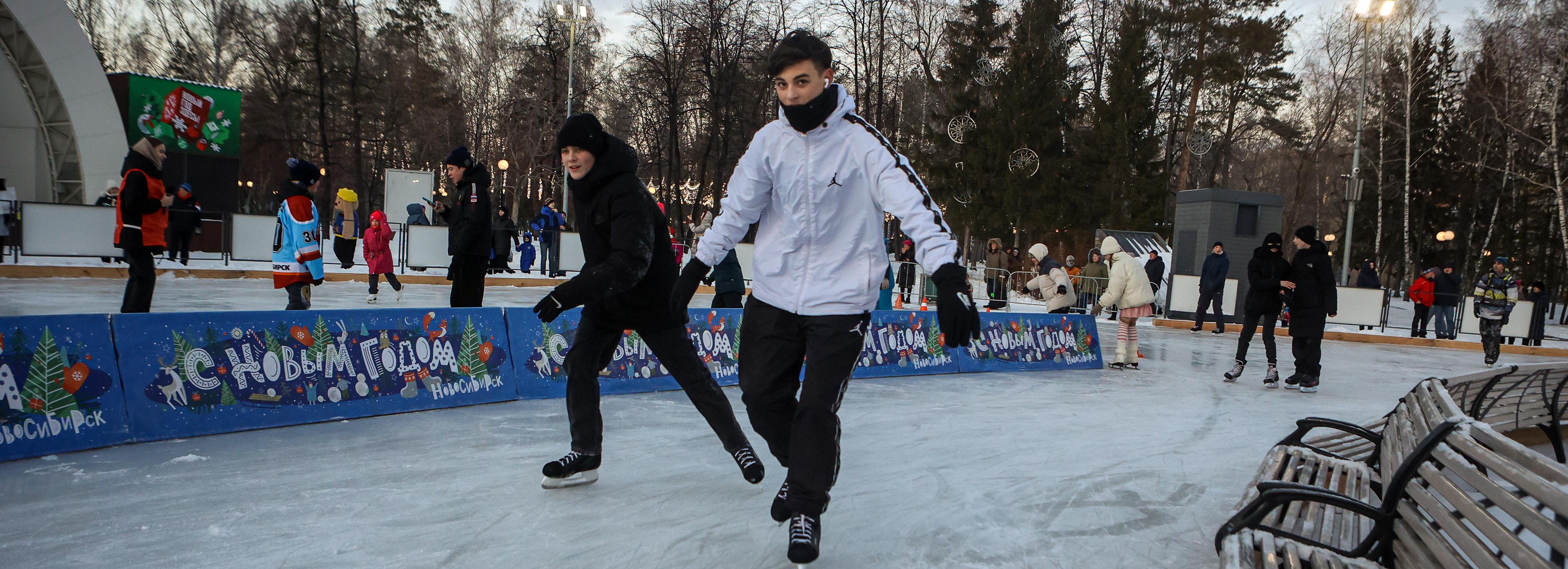 Закрываются катки в Центральном парке и Нарымском сквере