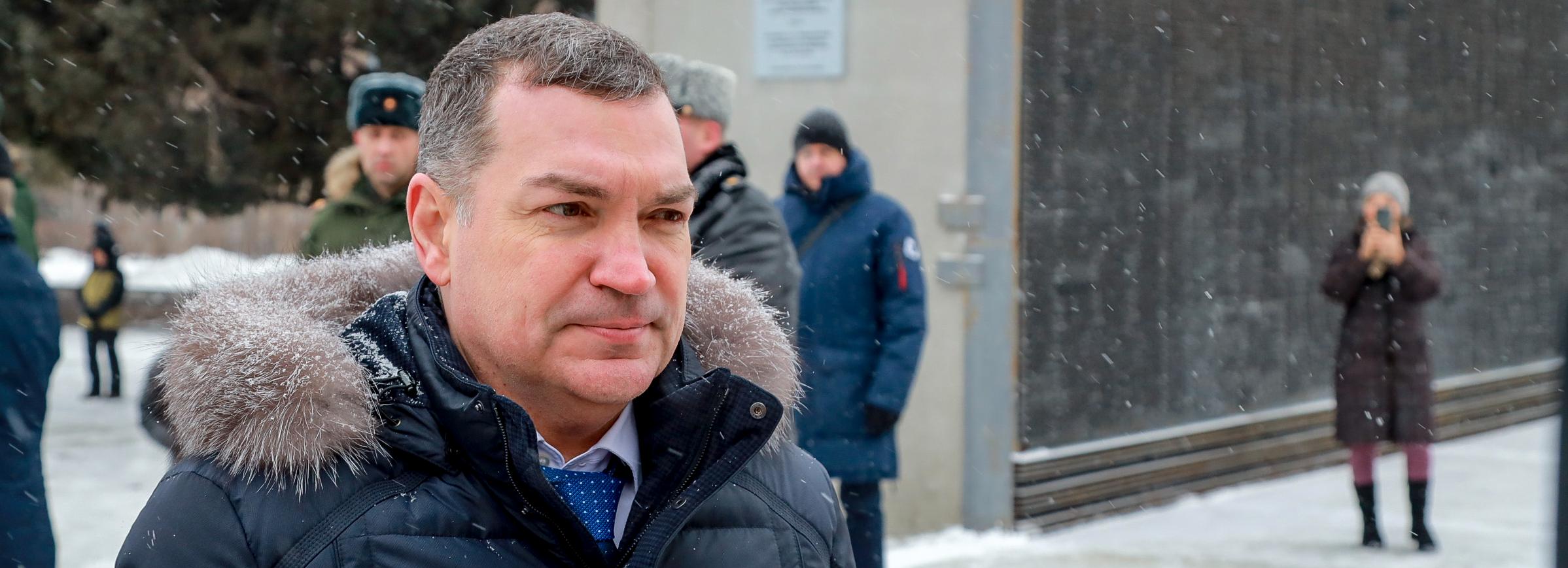 Мэр Кудрявцев принёс цветы к Монументу Славы в День неизвестного солдата