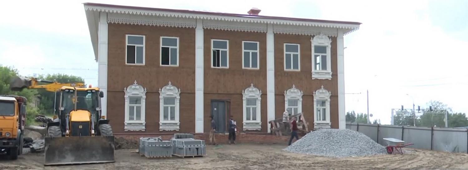 Старинный дом купца Сурикова восстановят в Новосибирске до конца года