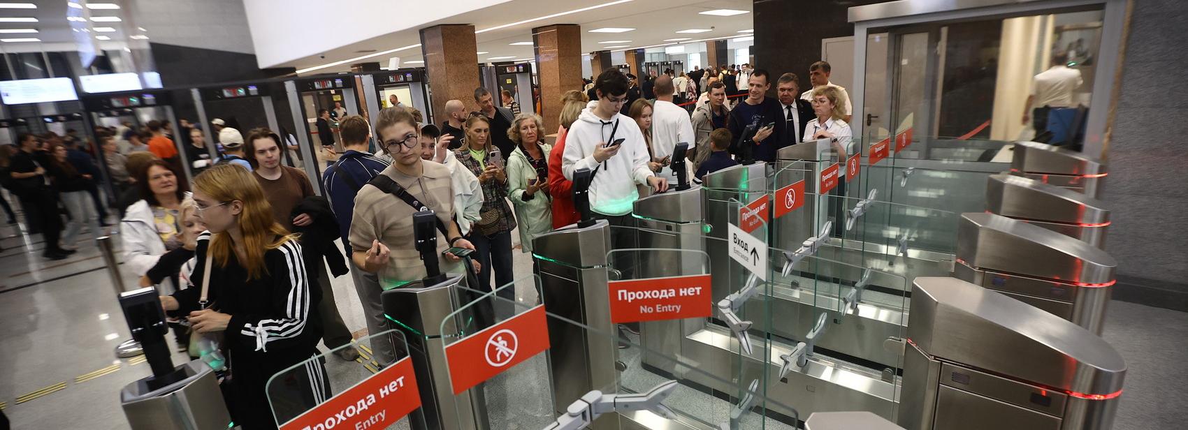 За первые часы работы «Спортивной» через турникеты прошли 6382 пассажира