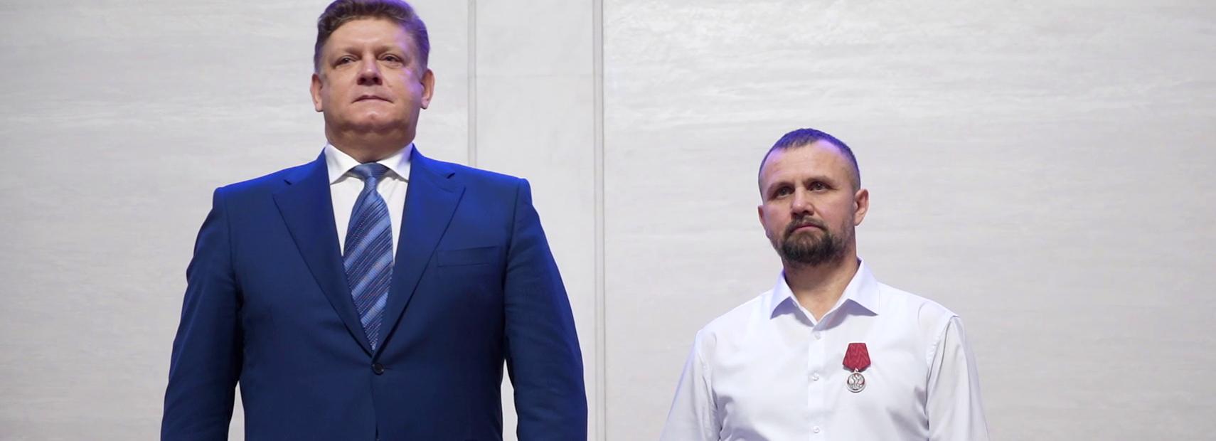 Полпред Серышев вручил новосибирцам госнаграды в День Конституции