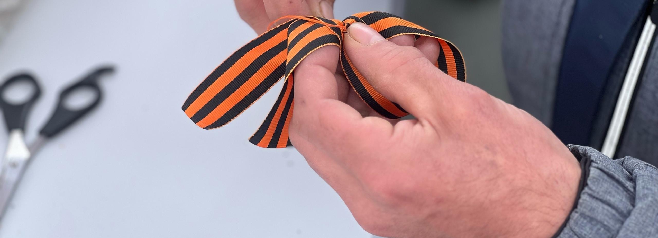 «Происходит единение»: заряд патриотизма получили дети в Троицком сквере