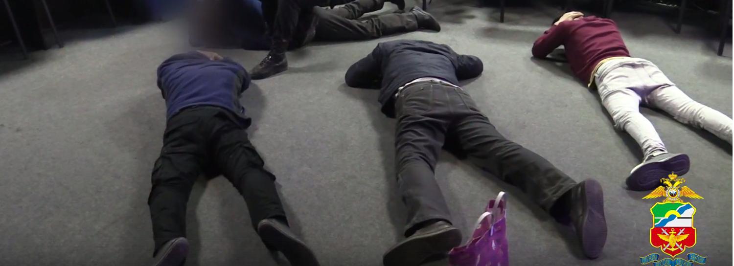 Нелегальных мигрантов нашли в подпольном казино в Новосибирске