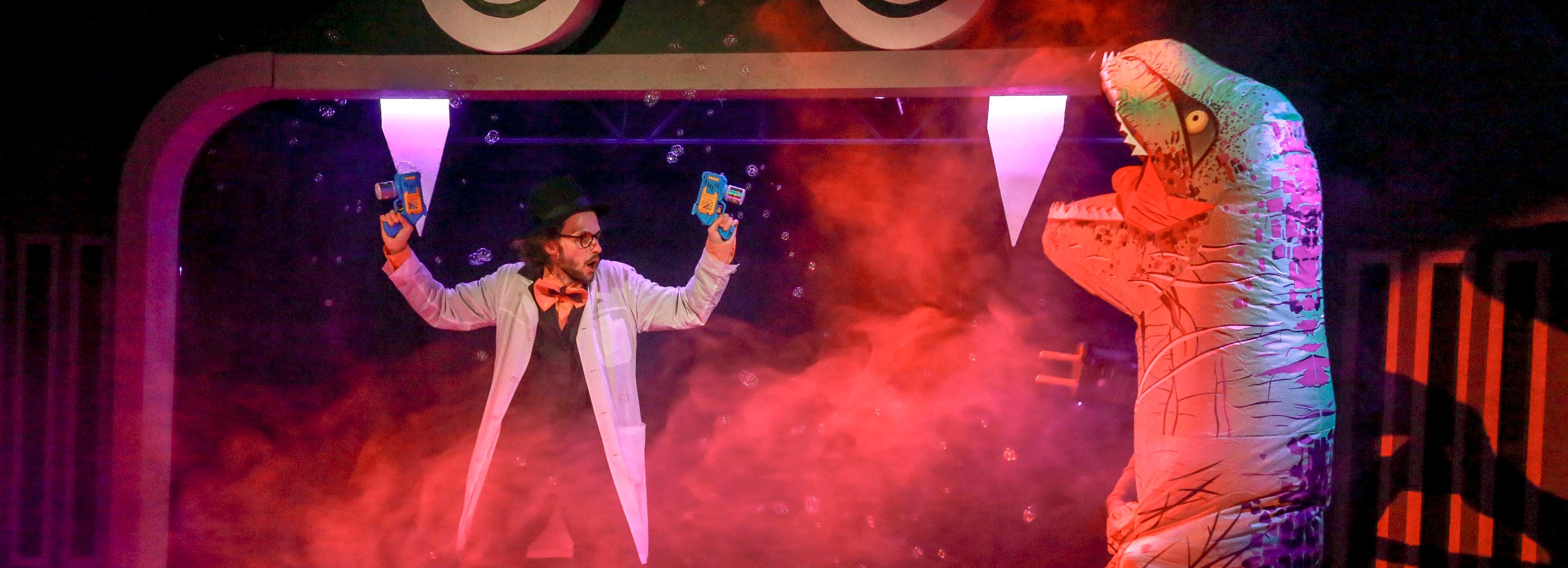 Мюзикл-научпоп о спасении нервных клеток показал «Первый театр»