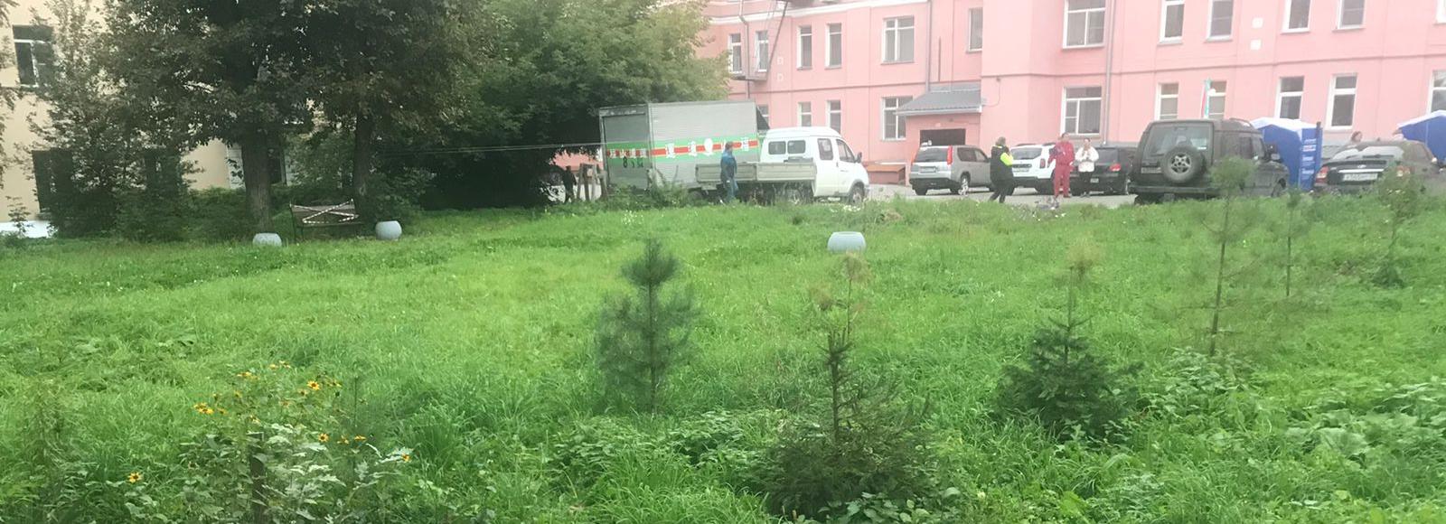 Зелёный «Дворик на Красном, 175» открыли с огненным шоу