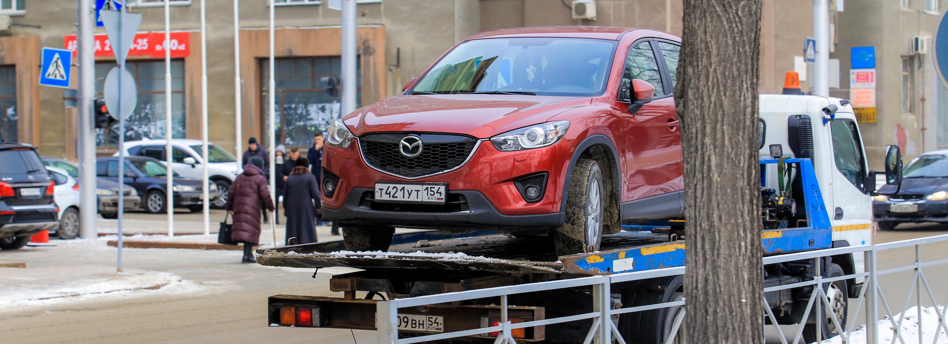 Работает эвакуатор: ночную парковку запретят на улице Московской