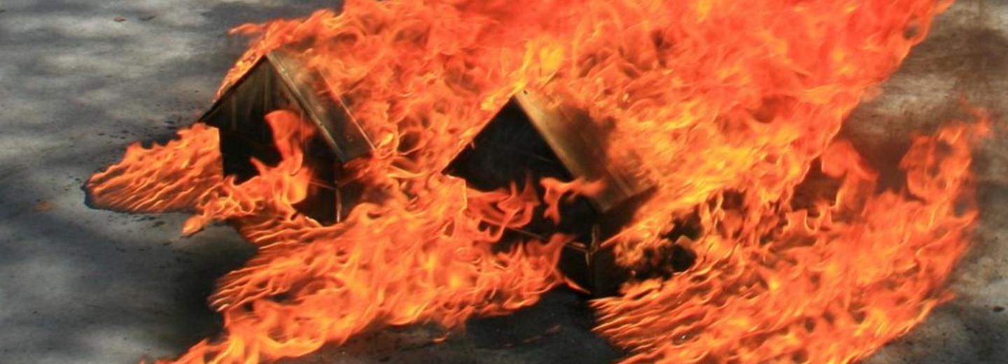 Женщина погибла в ночном пожаре на улице Ольховской