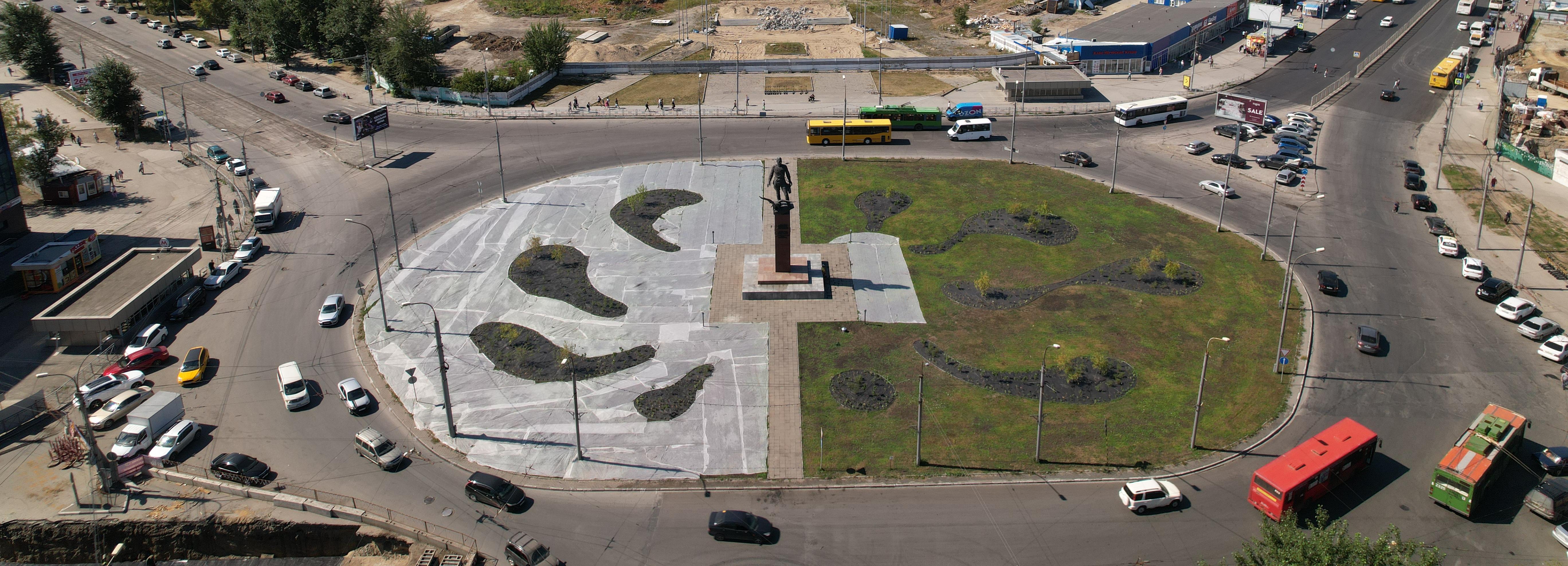 Клумбы-лопасти у памятника Покрышкину на Маркса прикрыли от птиц