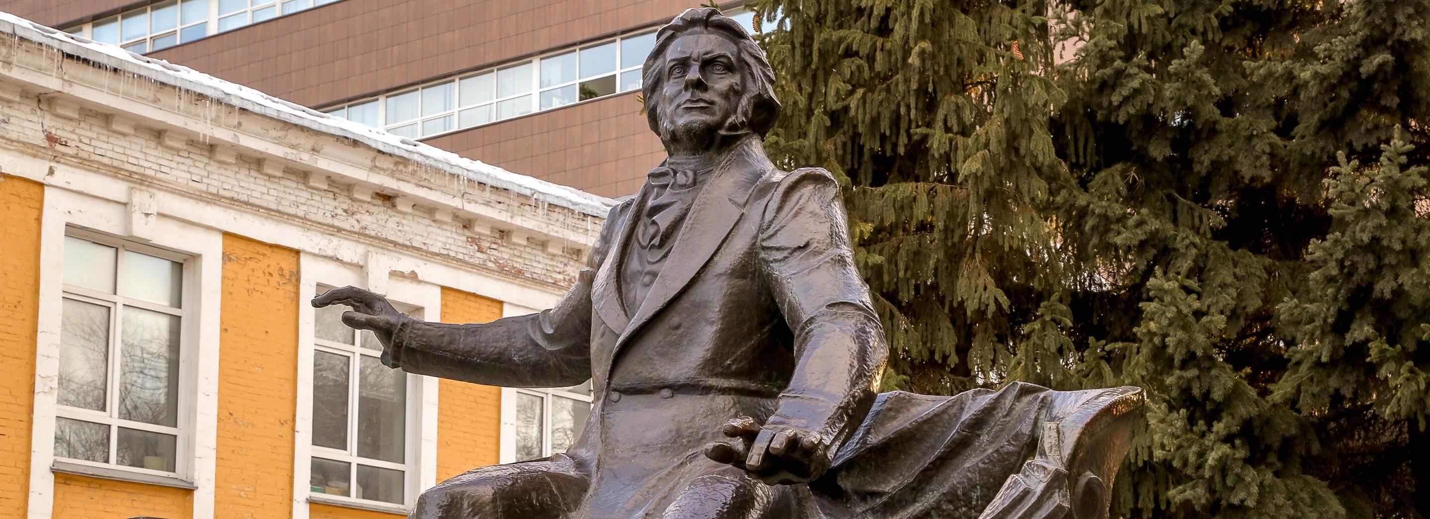 История на каждом шагу: памятник Михаилу Глинке