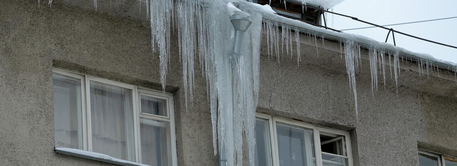 Как снег на голову: что делать, если на машину упала глыба