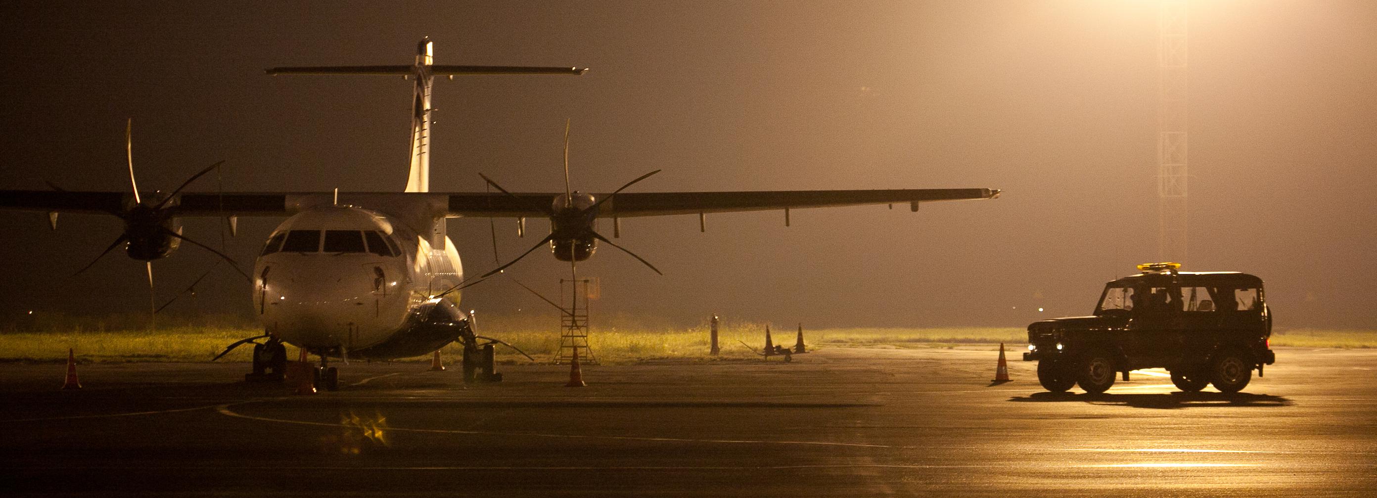 Самолёт с нефтяниками вернулся в Новосибирск из-за поломки