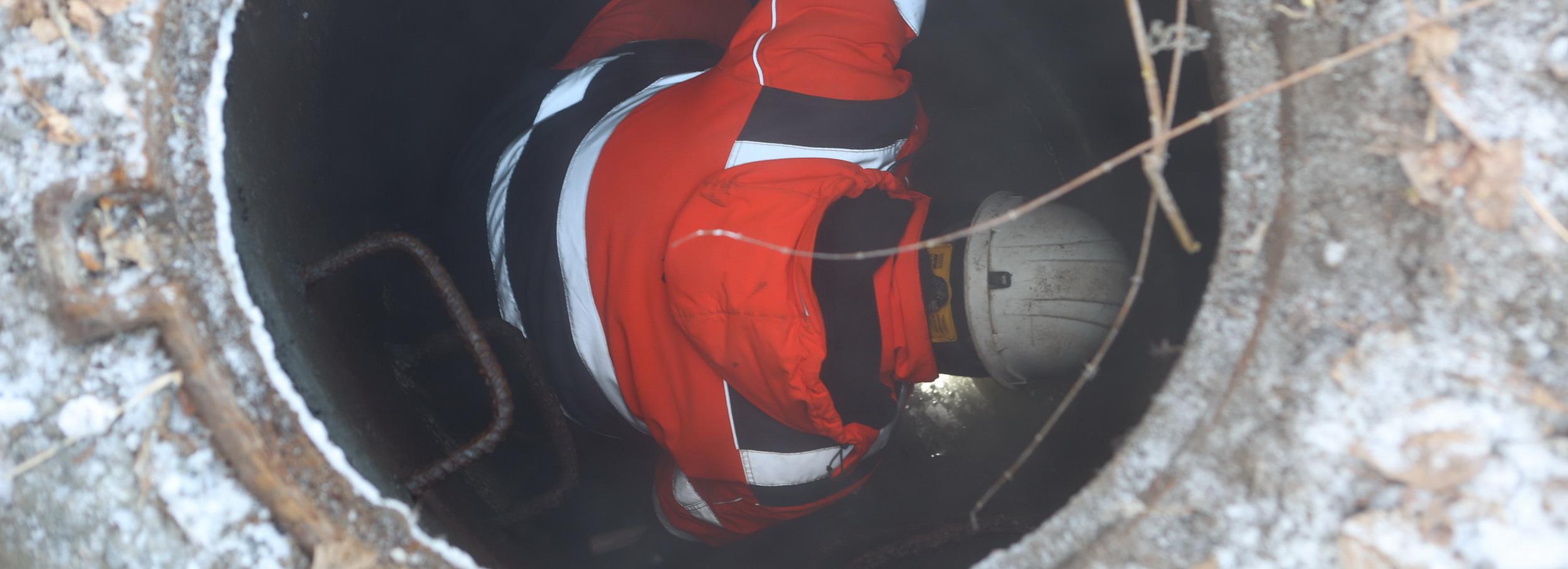 Сливающие стоки в реку Тулу колодцы начали тампонировать