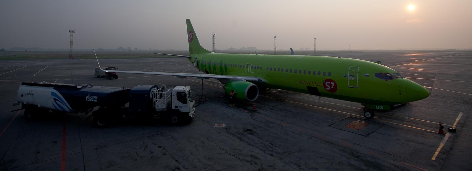 На месяц раньше завершили реконструкцию перрона в аэропорту Толмачёво