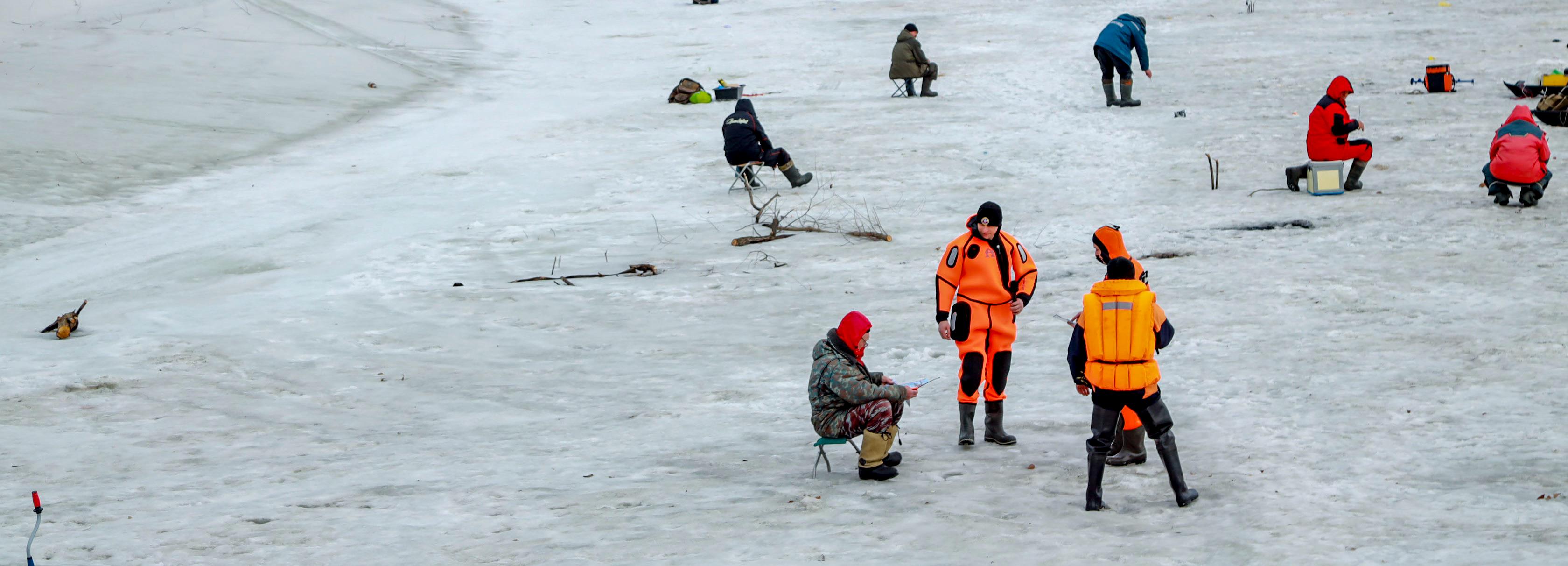 «Рыбы нет, всё равно сидят»: спасатели начали весенние рейды на водоёмы