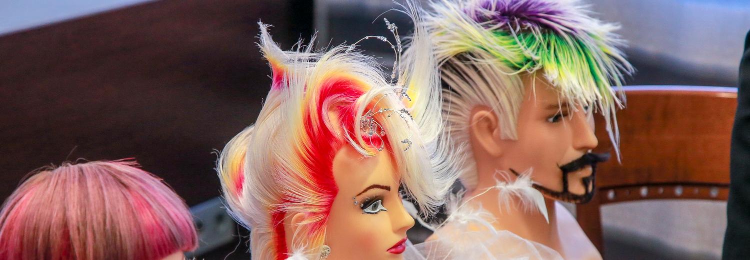 Парикмахерские, автомастерские и химчистки возобновят работу в регионе