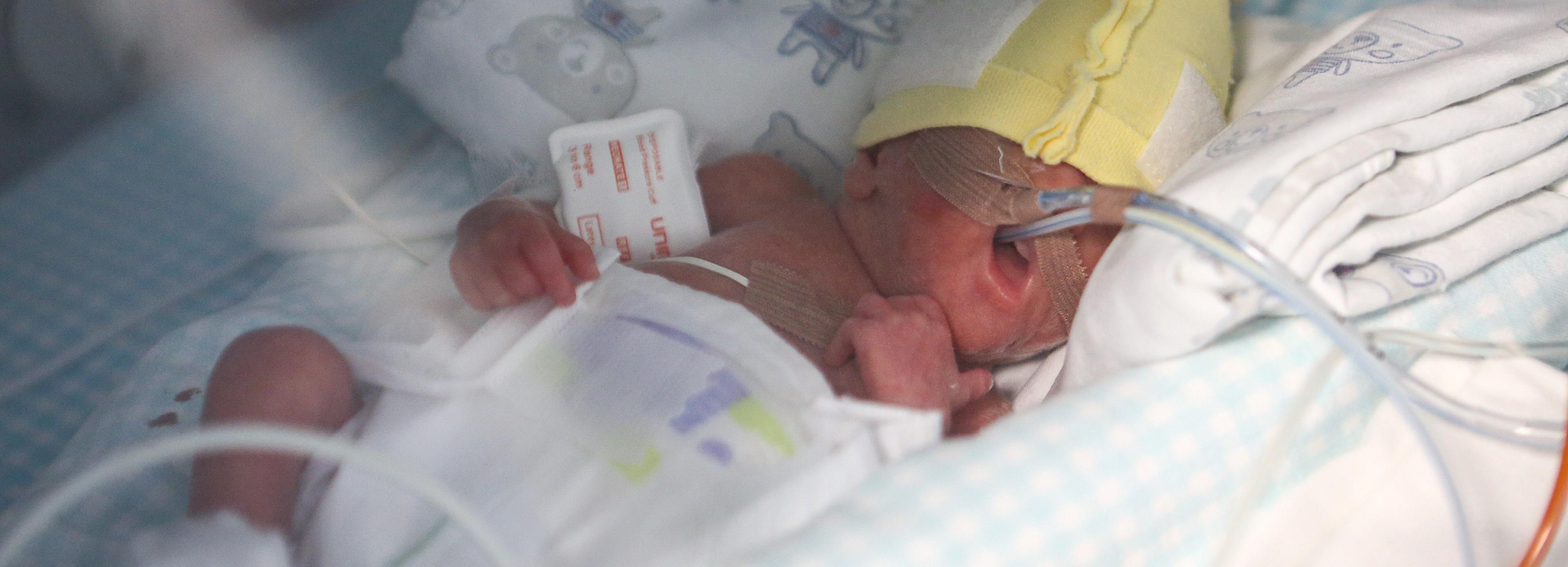 Через кровь из пяточек у 21 младенца нашли редкие заболевания