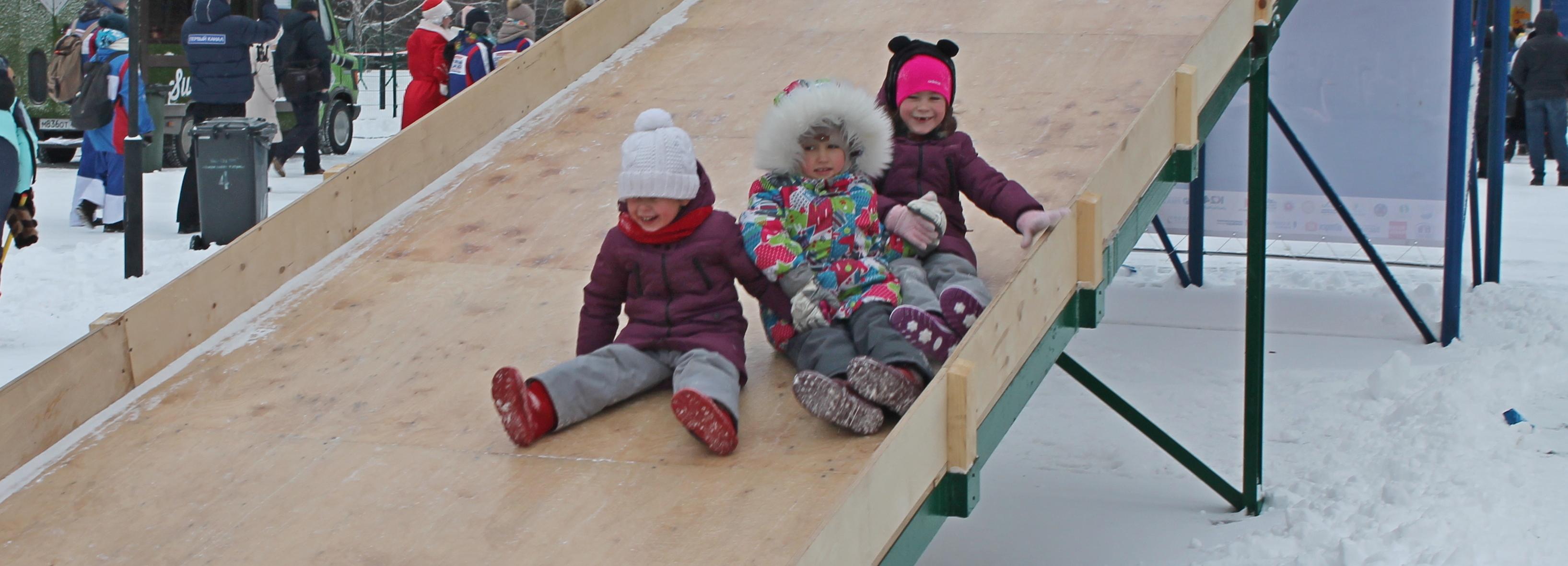 Горки в четырёх новосибирских парках закрыли из-за потепления