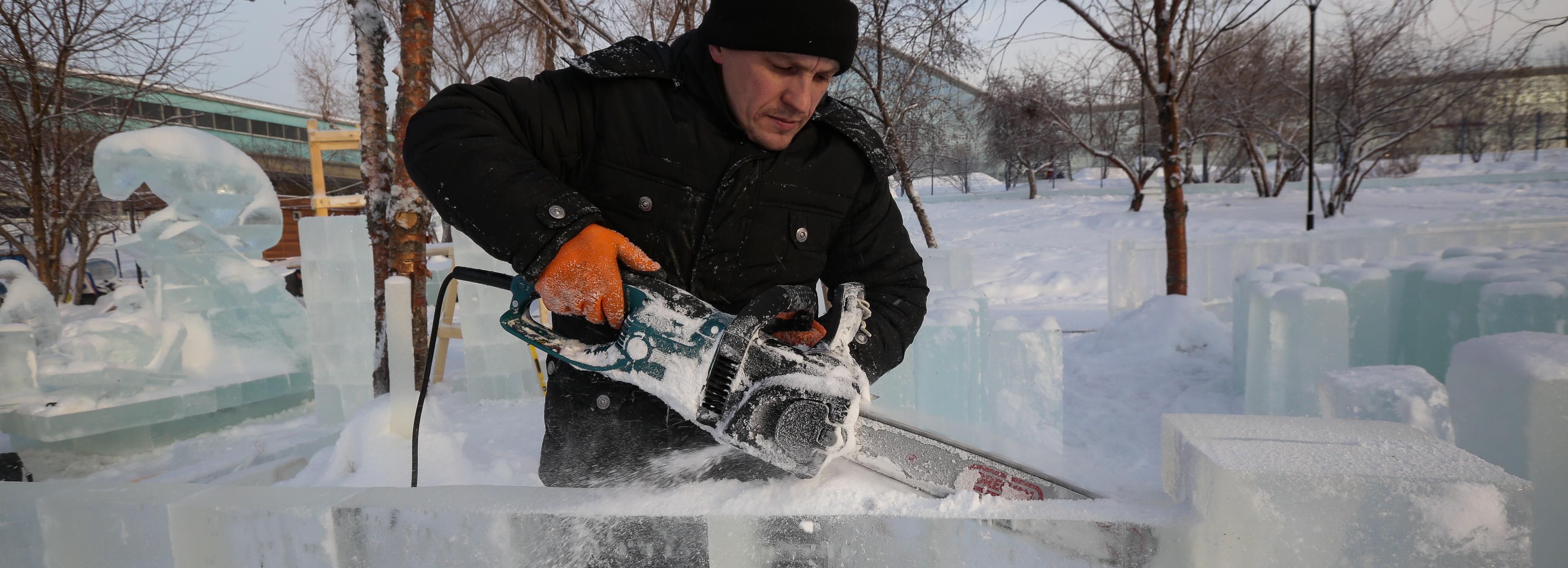 Новосибирск изо льда начали строить на Михайловской набережной