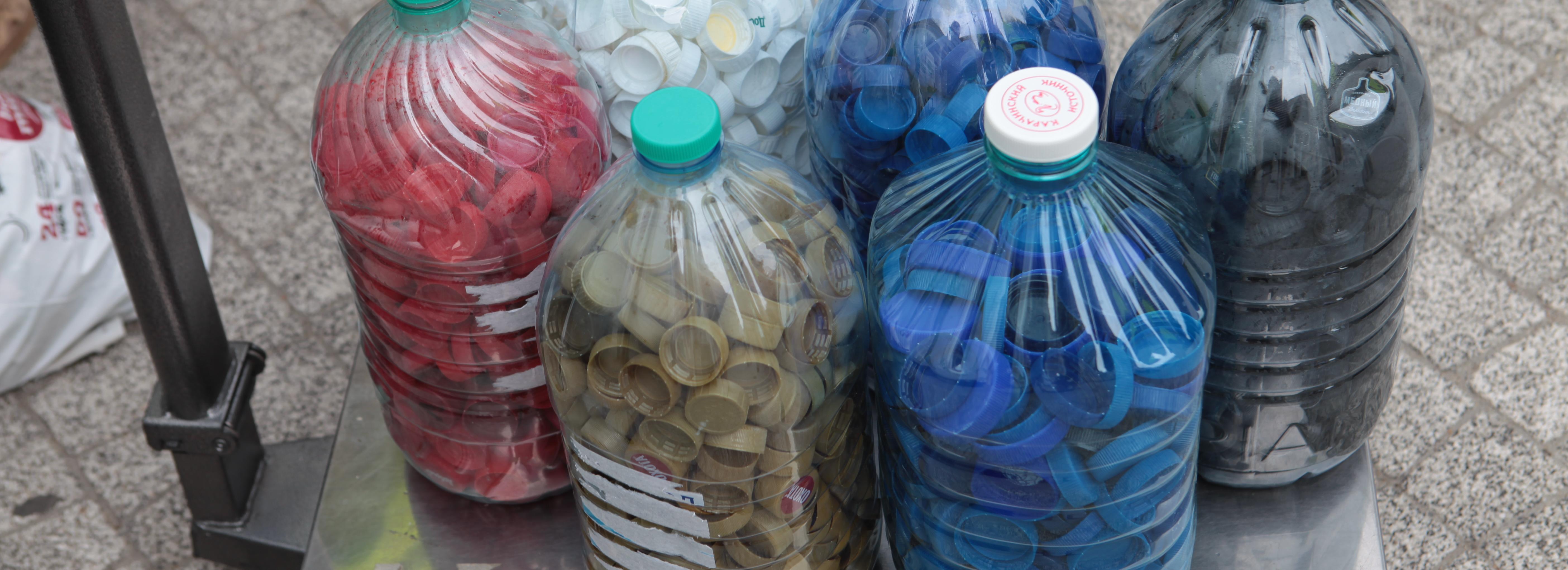 800 кг крышечек и батареек обменяли на мороженое в Центральном парке