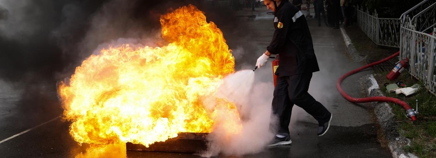 Спасатели Новосибирска отработали забеги на 26-й этаж в противогазах