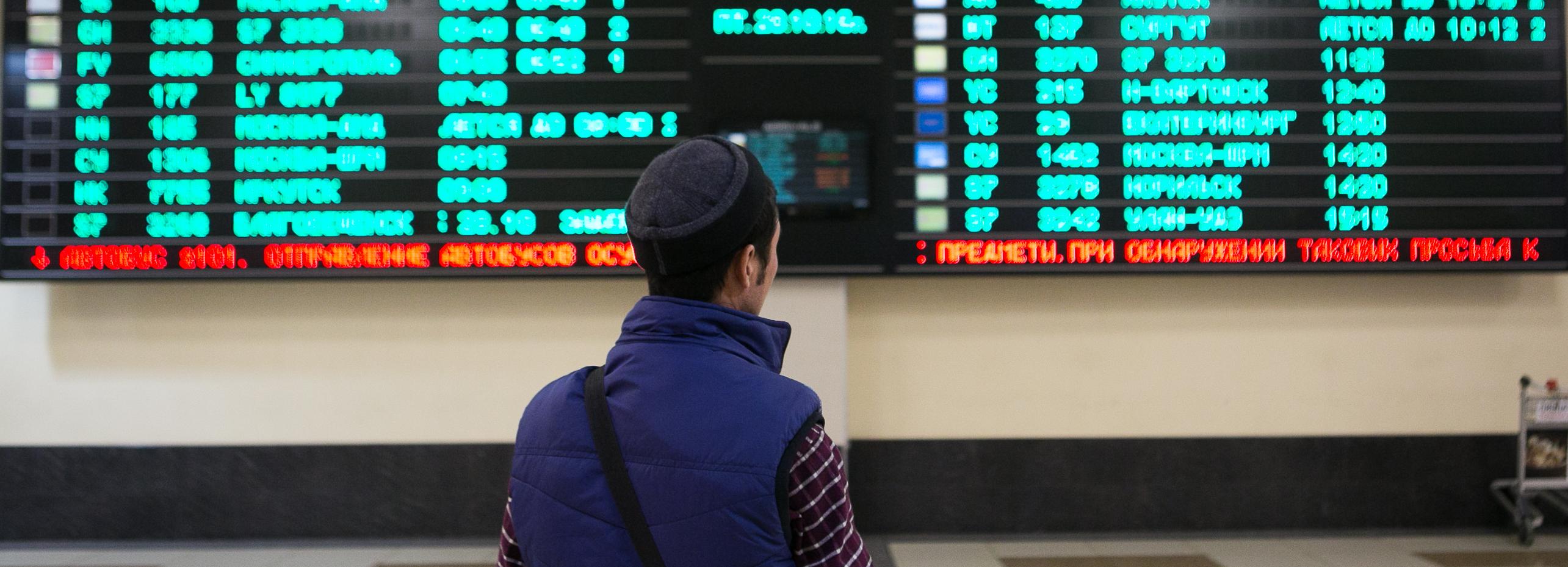 Самолёт до Таиланда вернулся в Толмачёво из-за повреждённого стекла