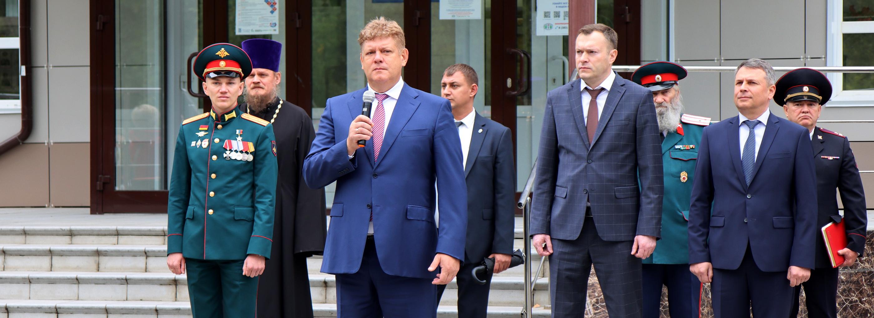 Полпред Анатолий Серышев посетил Казачий кадетский корпус в День знаний