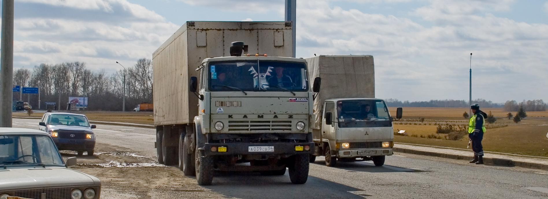 В жару ограничат движение фур по трассам