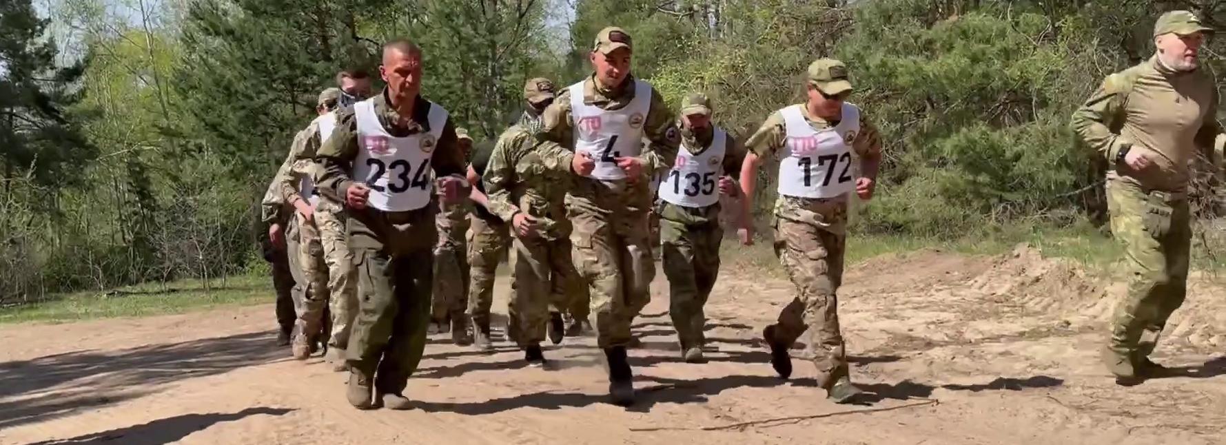 Команда МАУ «Стадион» устроила сдачу норм ГТО военным в зоне спецоперации