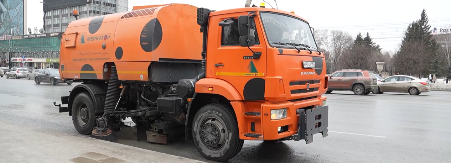 По Красному проспекту проехал пылесос: технику проверяют к лету