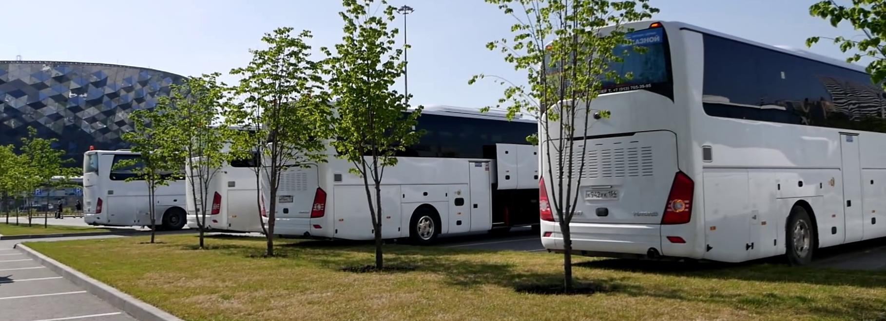 13 автобусов проверили у парка «Арена» перед отъездом в летние лагеря