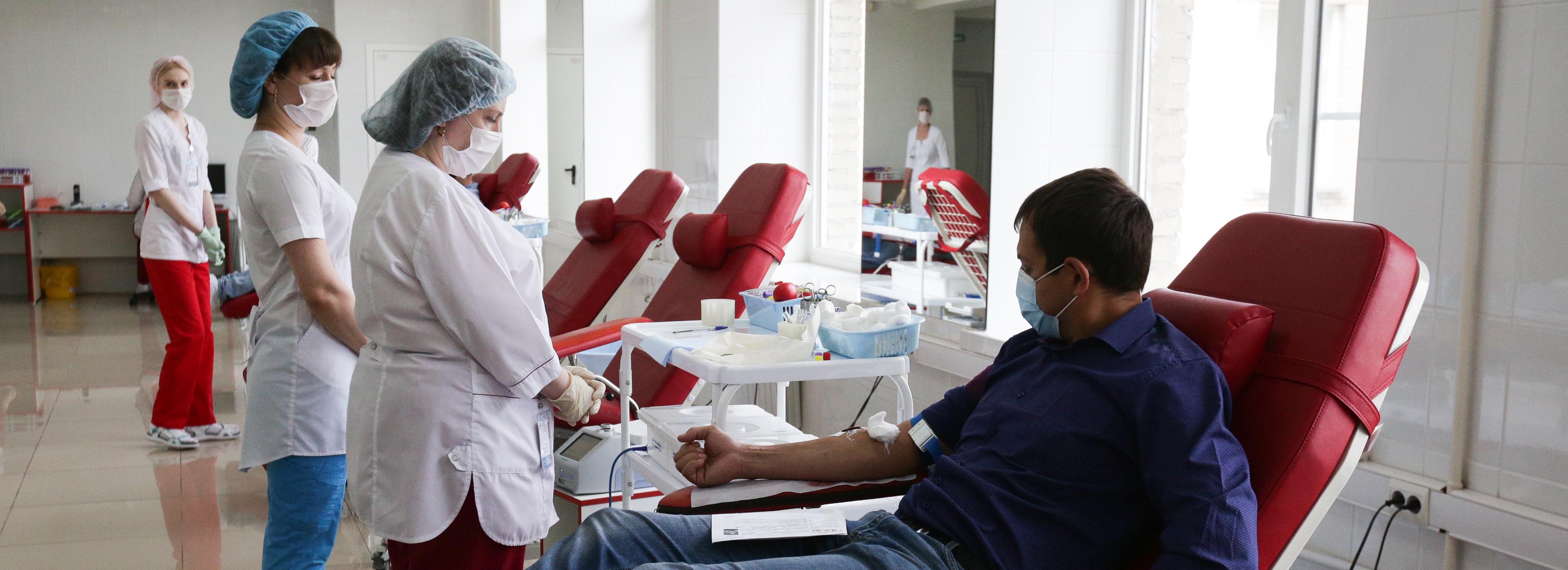 30 тысяч новосибирцев ежегодно делятся кровью с больницами