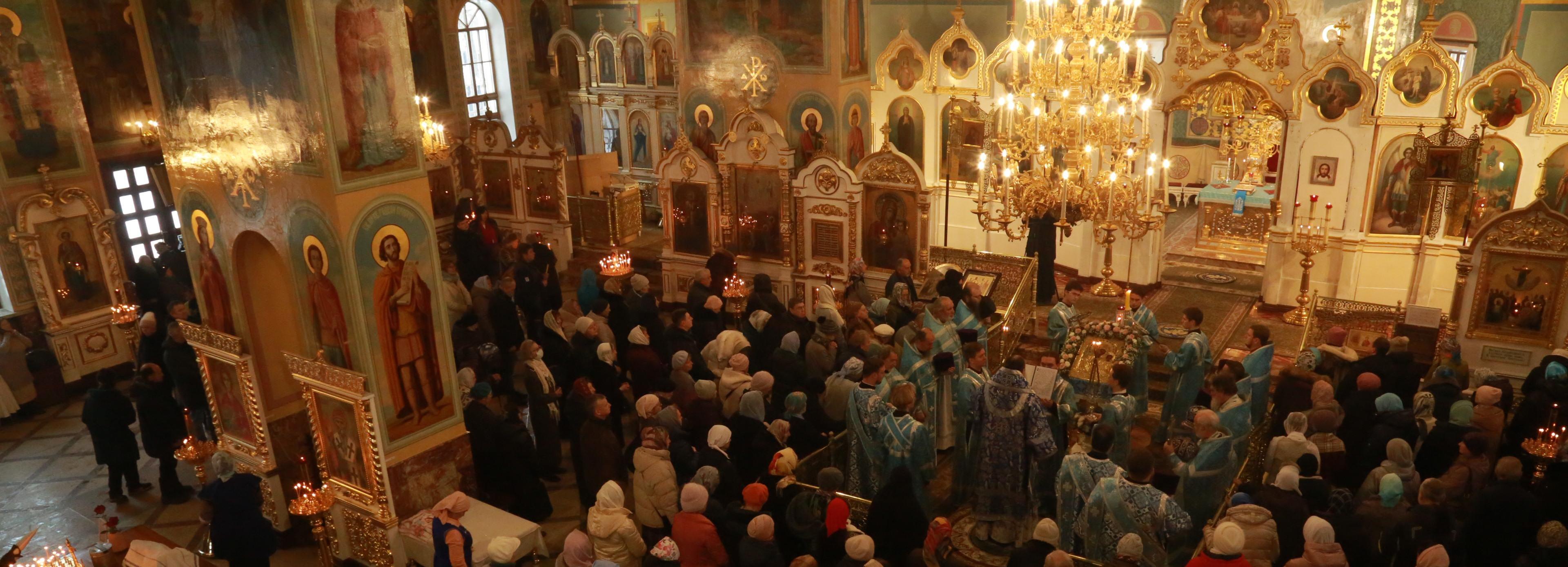 Ковчег с частью пояса Пресвятой Богородицы привезли в Новосибирск