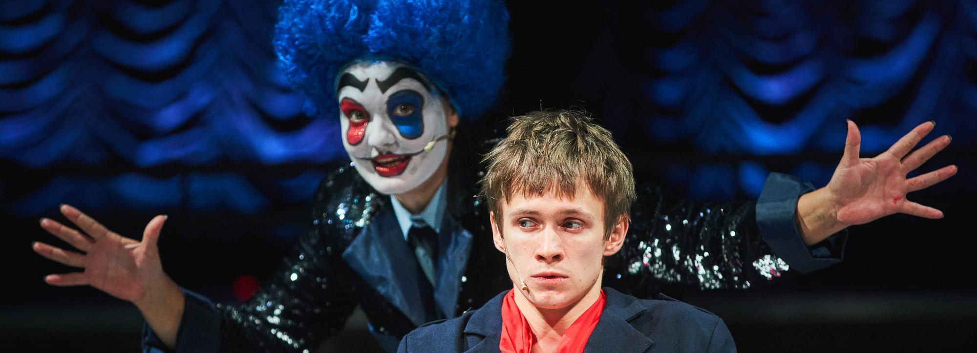 Сюрреалистичные хулиганские «Мультики» показали новосибирцам