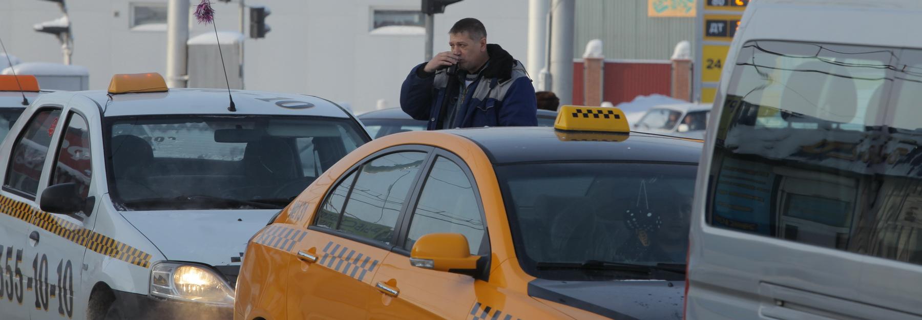 Забастовка таксистов: колонны гудящих машин проехали по Новосибирску