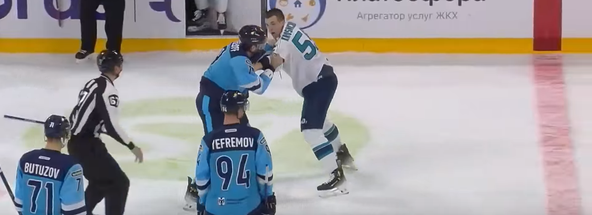 Хоккейная «Сибирь» выложила видео зрелищной драки на матче с «Сочи»