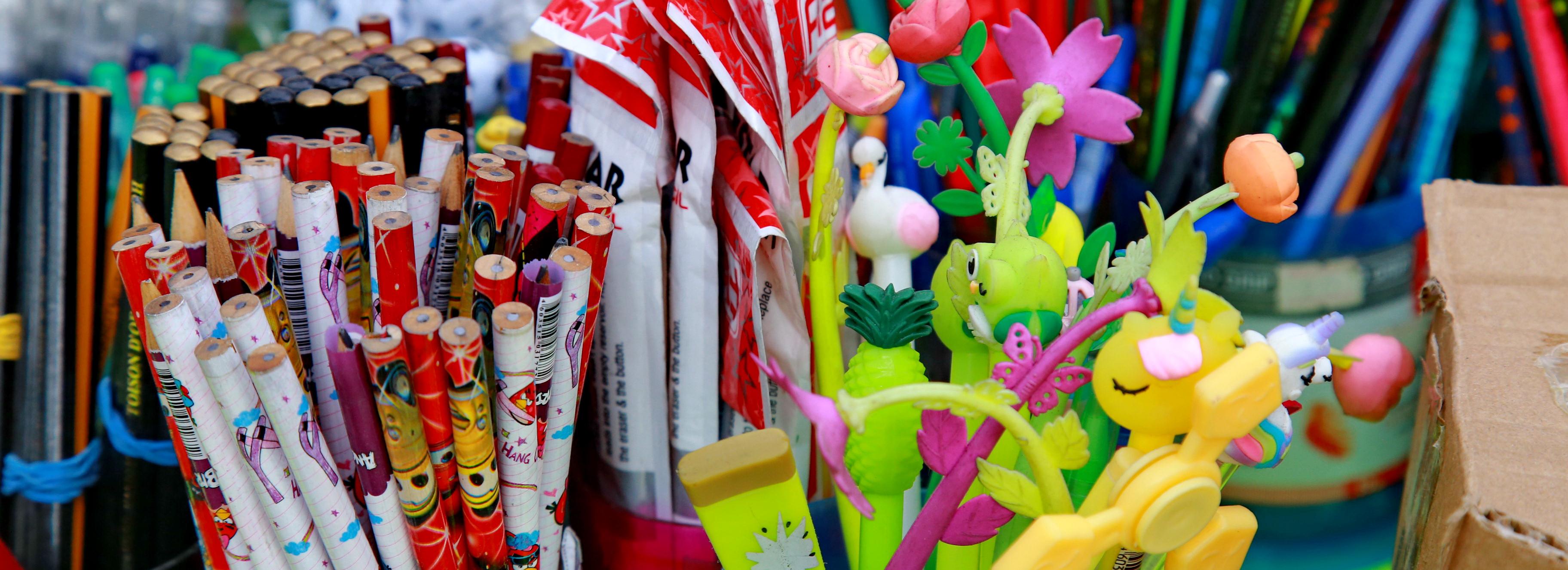 Лучше без запаха: родителей предупредили о токсичной канцелярии