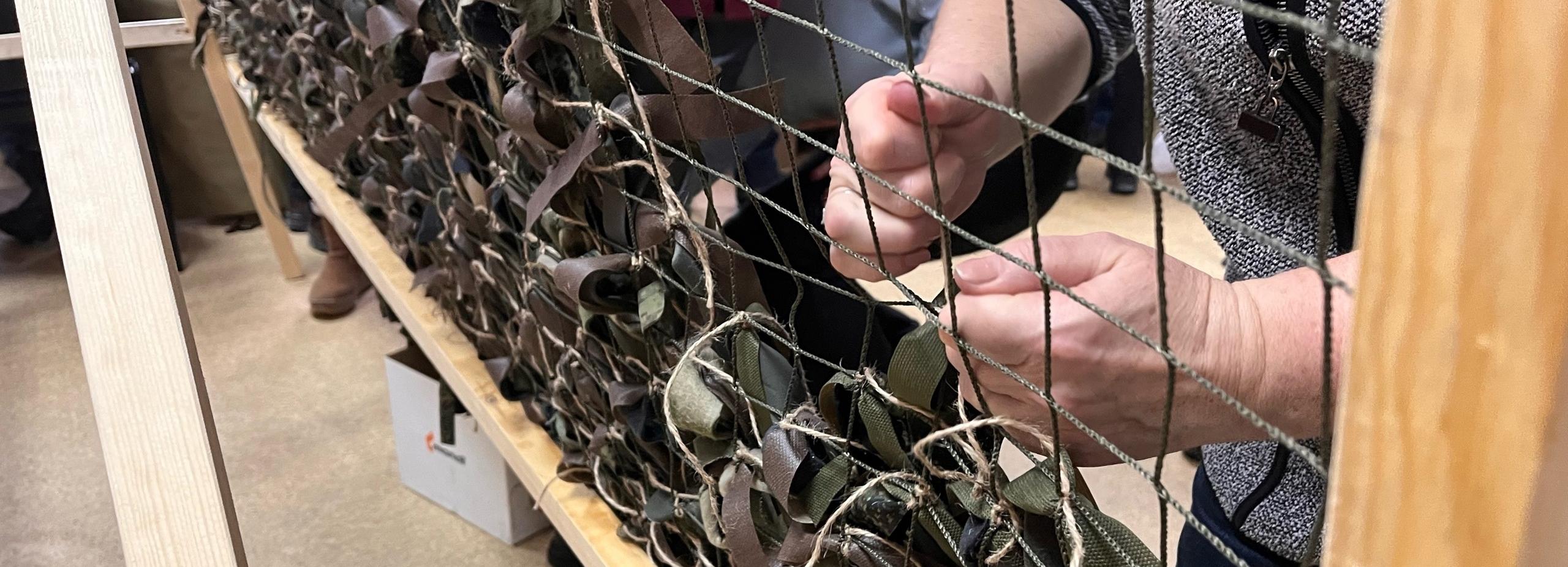 Мастерскую для плетения маскировочных сетей открыли на Римского-Корсакова