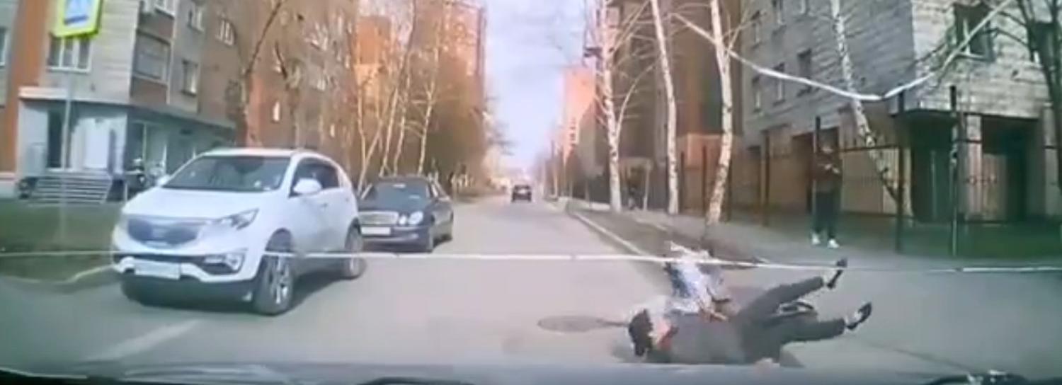 Заполонившие Новосибирск люди на самокатах сбивают прохожих